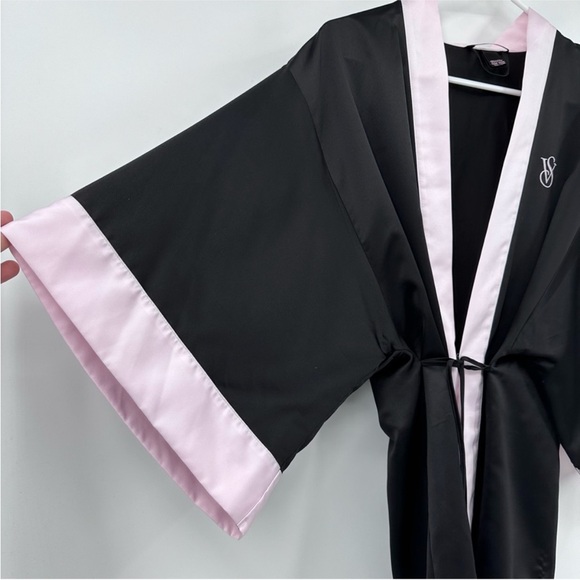 Victoria's Secret Black and Pink Robe - Picture 2 of 9